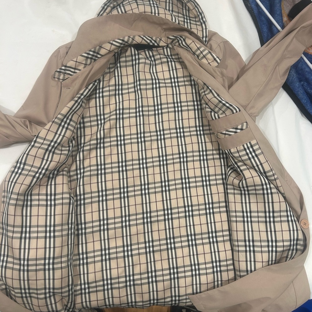 Burberry Tan Trench Coat with Check Lining - Picture 5 of 9